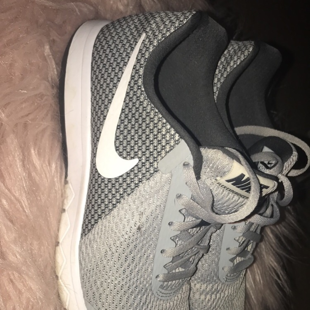 Athletic shoes